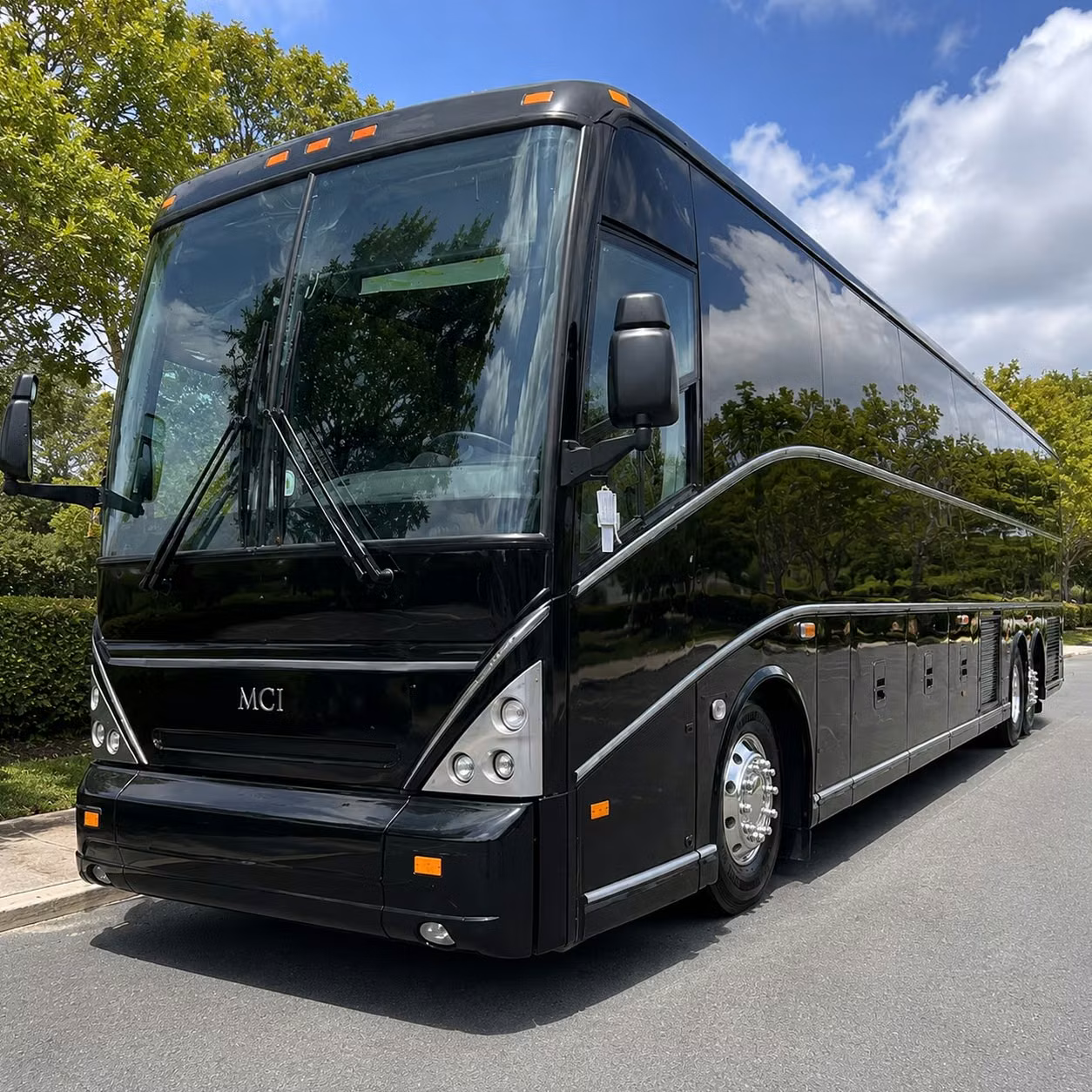 airport transfer shuttles for corporate travelers flying through sjc and sfo